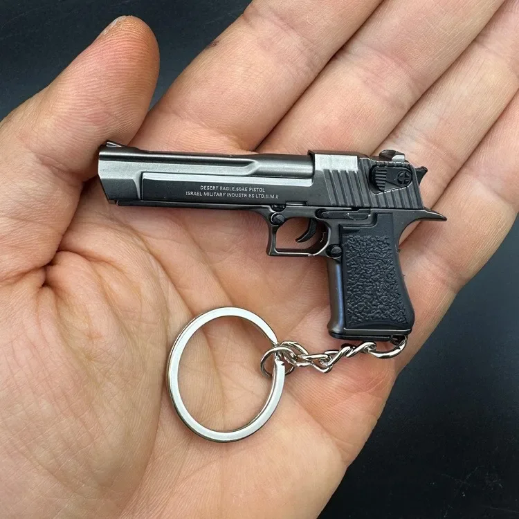 Alloy 1:4 Desert Eagle Pistol Keychain Ring Aritificial Gun Detachable Assemble Toy Gun Shoulder Bag Accessories Christmas Gift 2