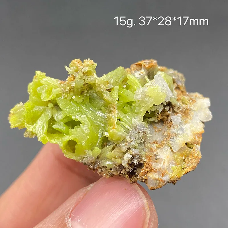 100%  Natural pyromorphite Mineral Specimens Stones and Crystals Healing Crystal