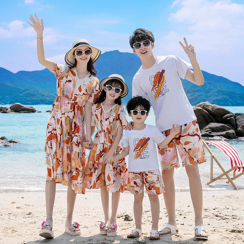 Summer Beach Family Matching Outfits Mum Daughter Floral Dresses Dad Son Cotton T-Shirt & Shorts Holiday Couple Clothes Seaside