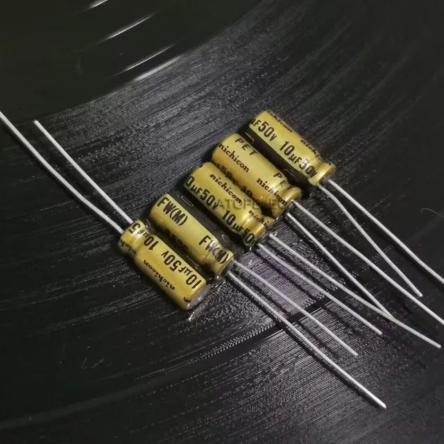 10 Condensatori Elettrolitici Nichicon FW 100uF 50V Per Audio - 8x11.5mm 85°C