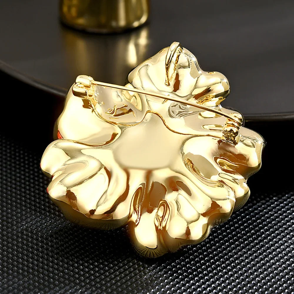 Trendy New Camellia Women Brooch Elegant Flower Pearl Pins Fashion Female Party Coat Dress Scarf Accessories Jewelry Gift