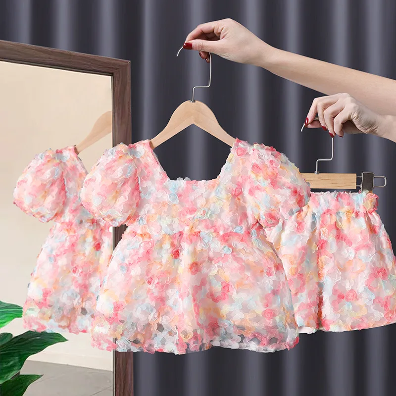 

Girls' Square Collar Petal Lace Two Piece Set Children's Festival Performance Flower Girl Bubble Sleeve Top Shorts Sets Summe