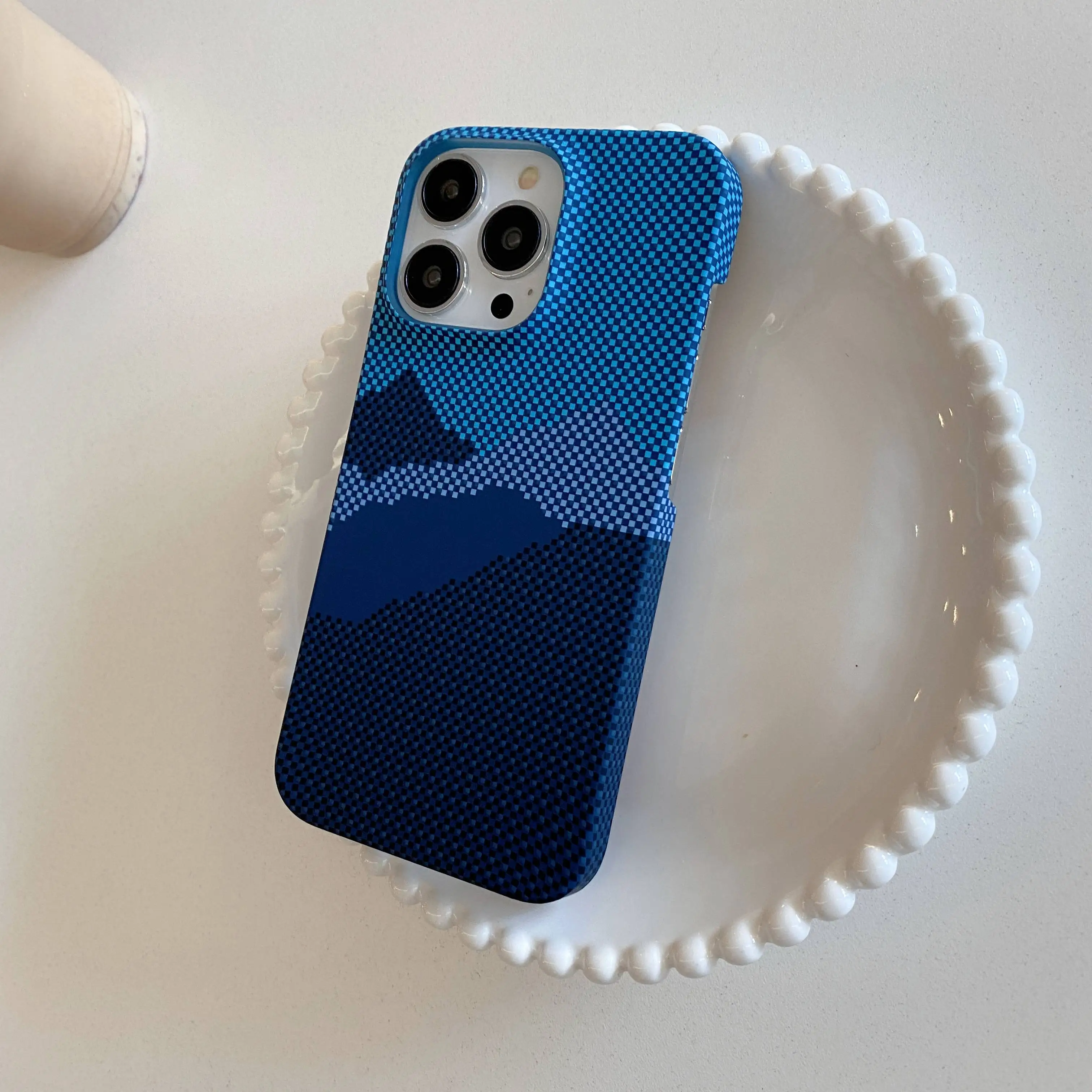 Sleek Carbon Fiber Kevlar-Style Rugged Matte Phone Case – Slim, Durable, Half-Wrapped Hard Cover