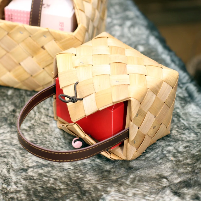 Kézi Szőtt Fa Chipek Kosár Ajándék Akadályozza Az Esküvői Cukorka Doboz Ünnepi Kellékek Születésnapi Ajándékkosár - Image 2