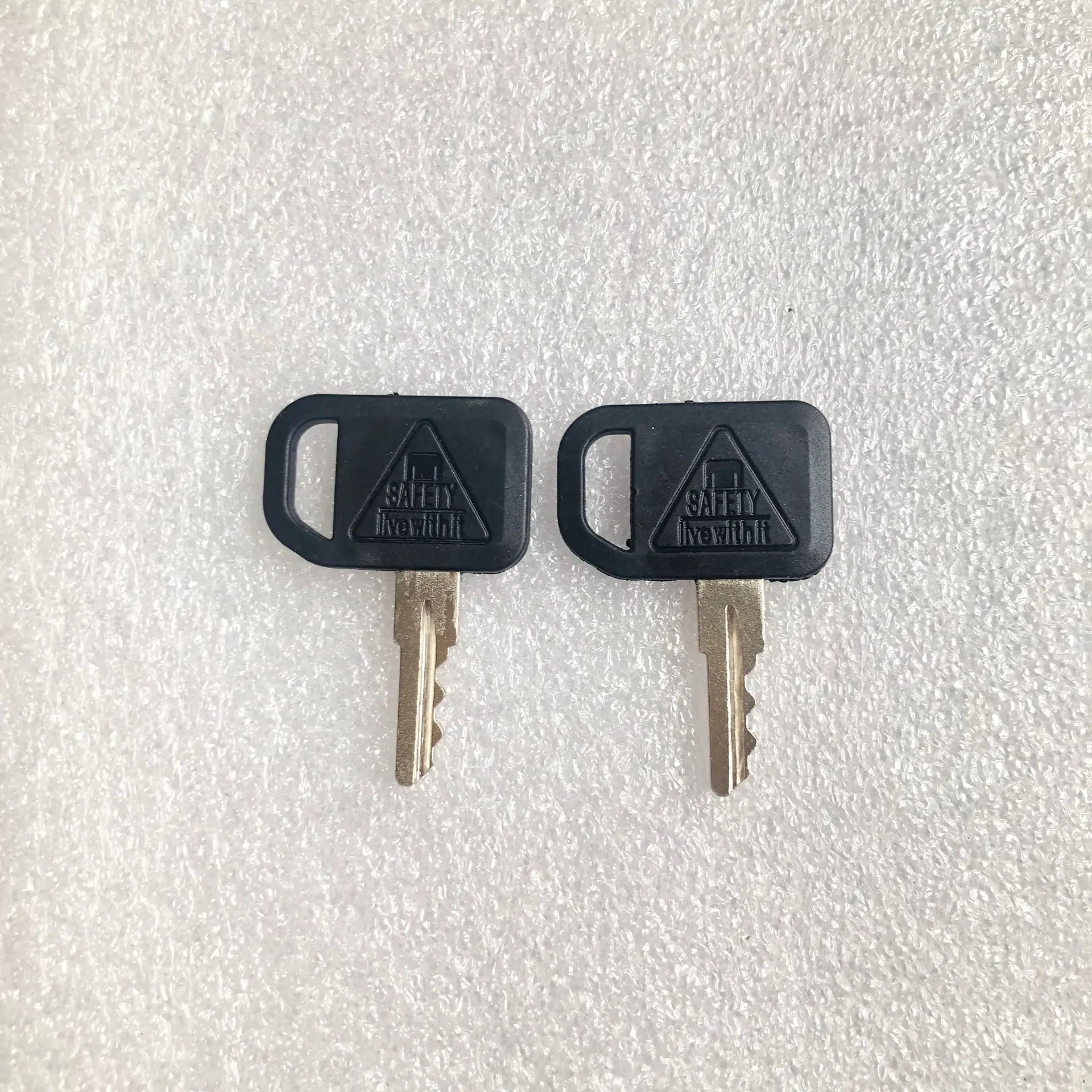 

2PCS JDG Key AM131841 AM101600 For John Deere Gator 130 160 165 GX70 GX75 GX95 RX63 RX73 RX75 RX95