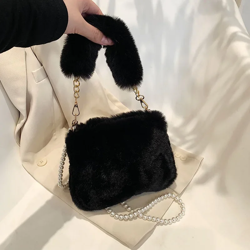 New Fashion Plush Bag Women Casual Faux Fur Pearl Chain Mini Handbag Ladies Designer Simple Fluffy Crossbody Bag Winter Purse
