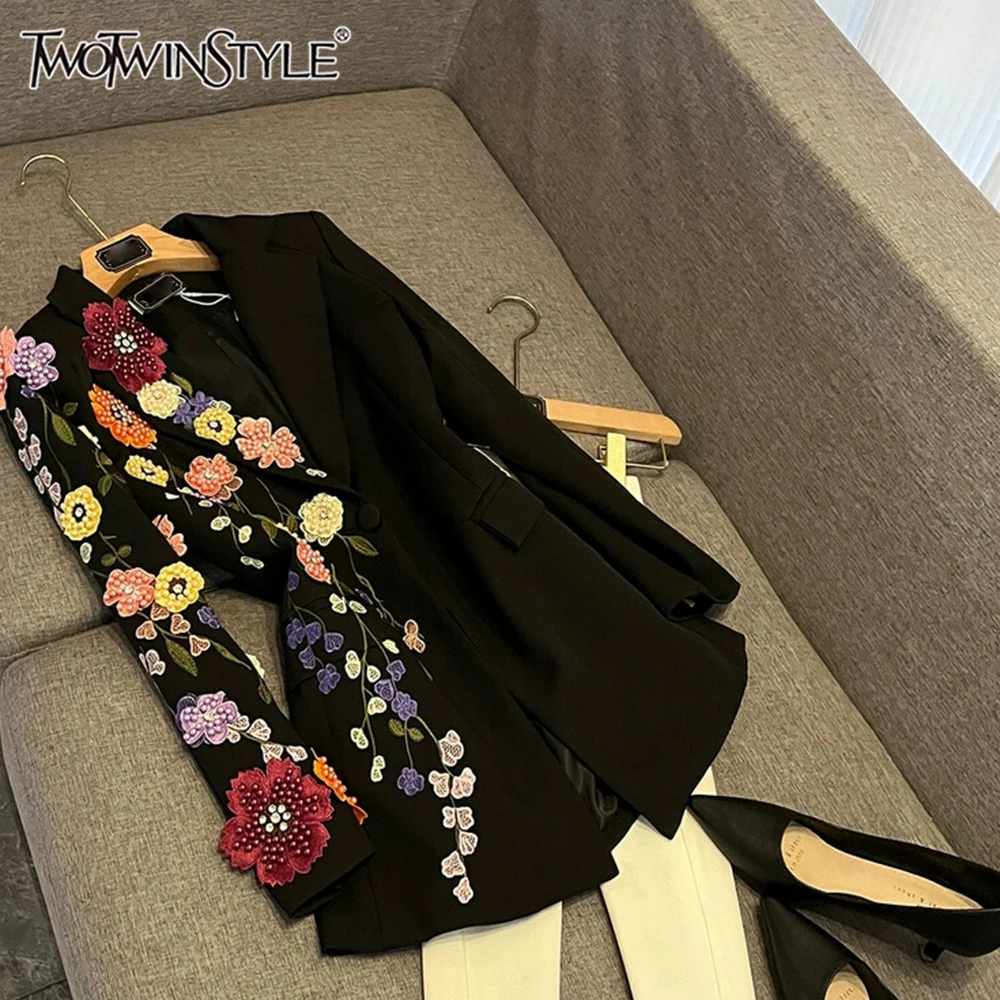 TWOTWINSTYLE Solid Spliced Appliques Slim Blazers For Women V Neck Long Sleeve Autumn Chic Coat Female Fashion Style KJA542519