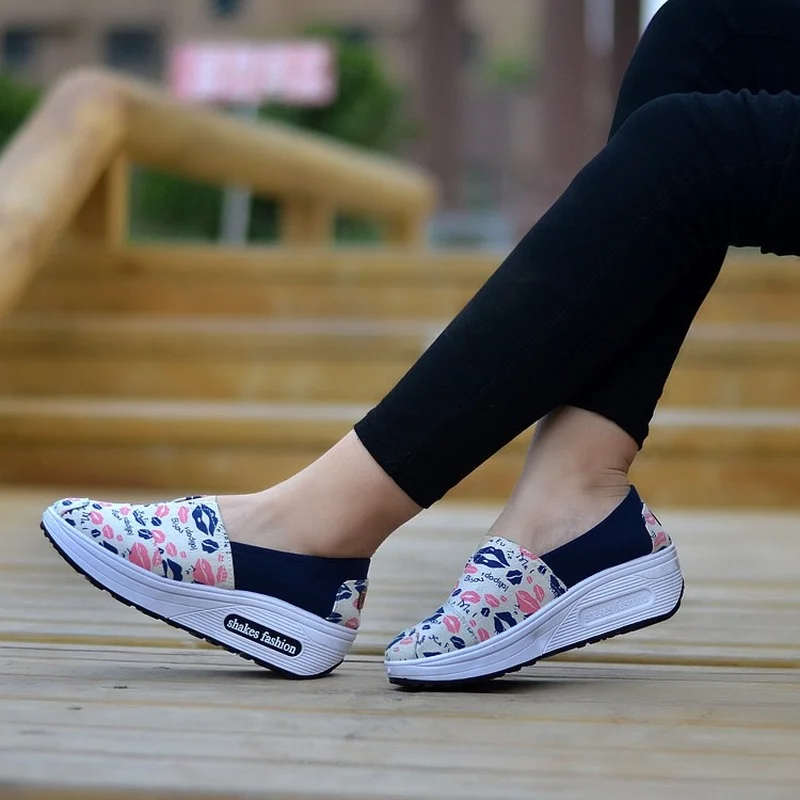 Platform Slip on Canvas Women Sneaker Ladies Fashion Print Casual Comfortable Flat Loafers Sport Casual Platform Sneaker Female