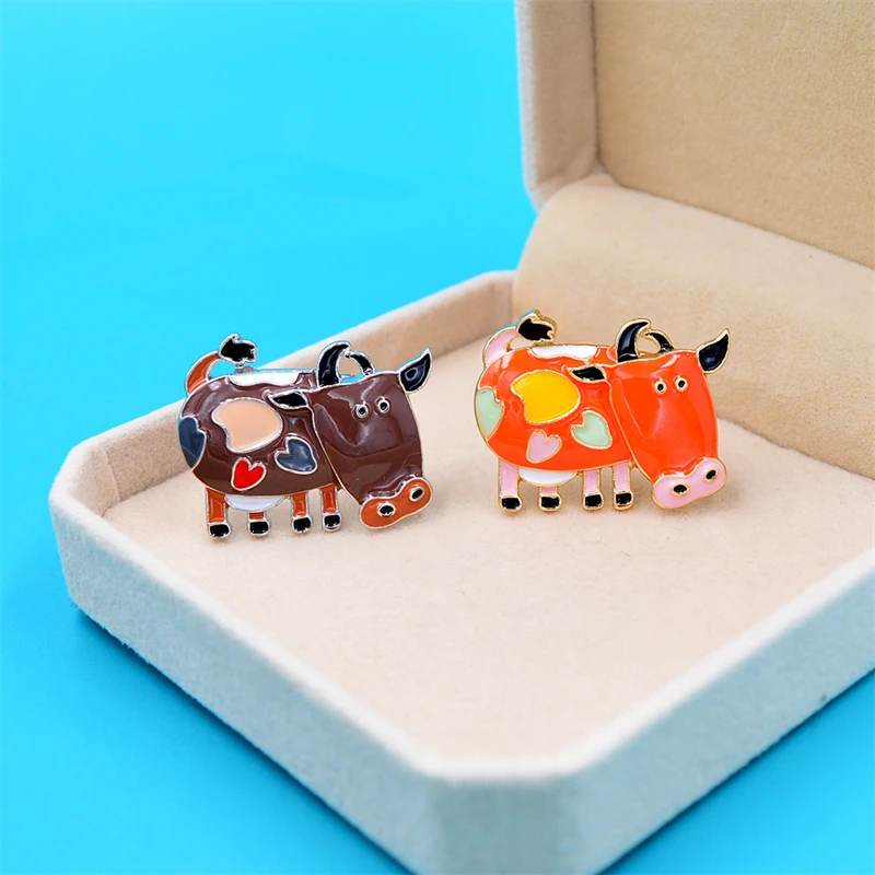 thumbnail image 2 of Apol 2pcs Charming Milk Cow Brooch Pins Alloy 2 of 12