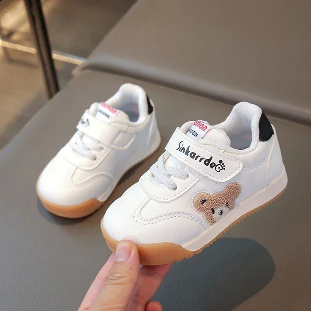 Baby Girls Boys Casual Shoes Toddlers Kids Running Sports Shoes Cartoon Bear Embroidered Fashion Classic Children White Sneakers