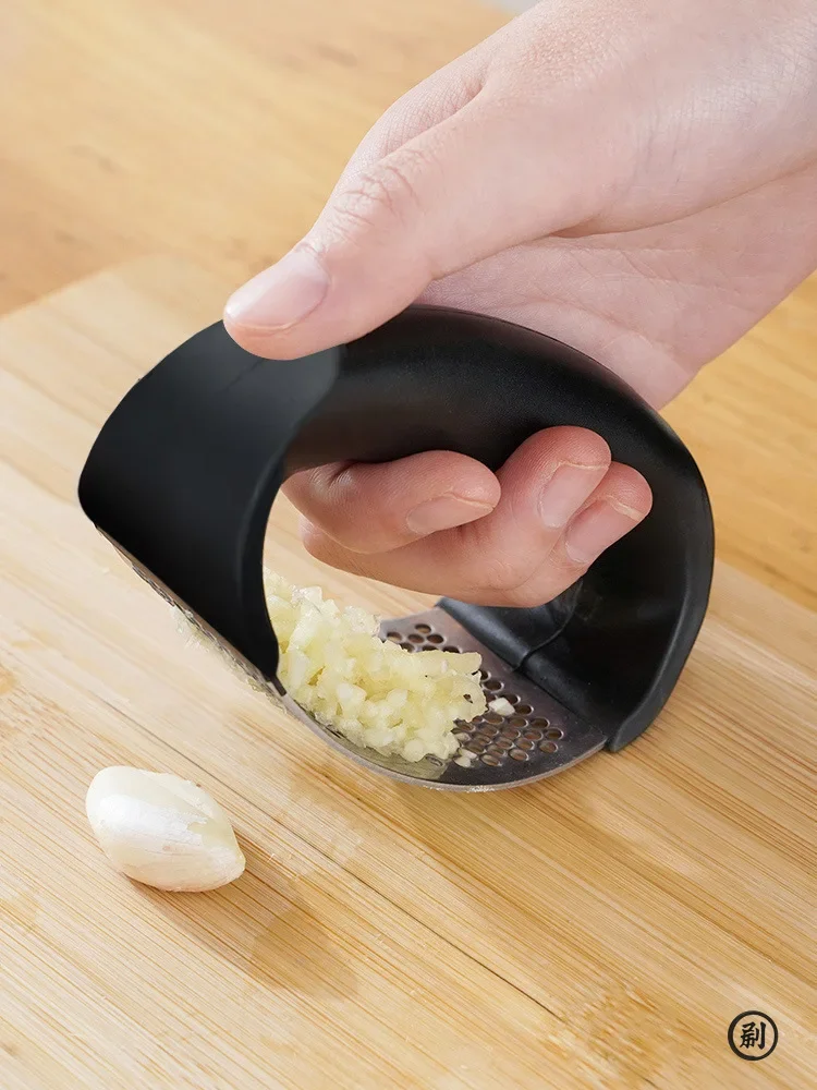 Description Picture 5 of itemStainless Steel Garlic Press Crusher Manual Garlic Mincer Chopping Garlic Tool Fruit Vegetable Tools Kitchen Accessories Gadget