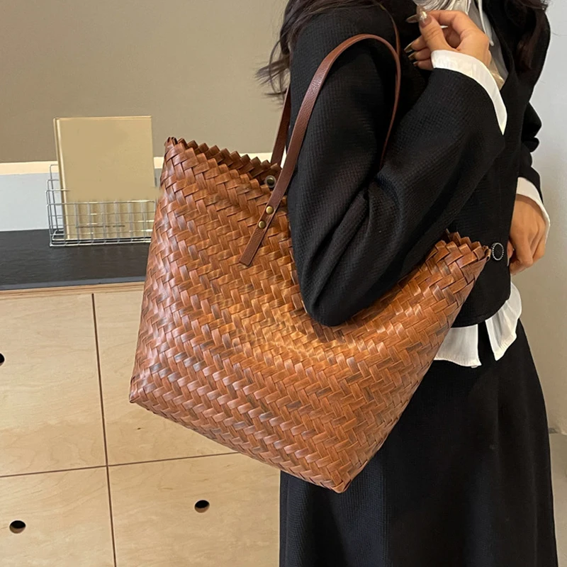 SummerLargeCapacityHandbagTotesRattanHandmadeStrawShoulderBagsForWomenTravelSeasideBeachBagbolsafeminina-AliExpress1524