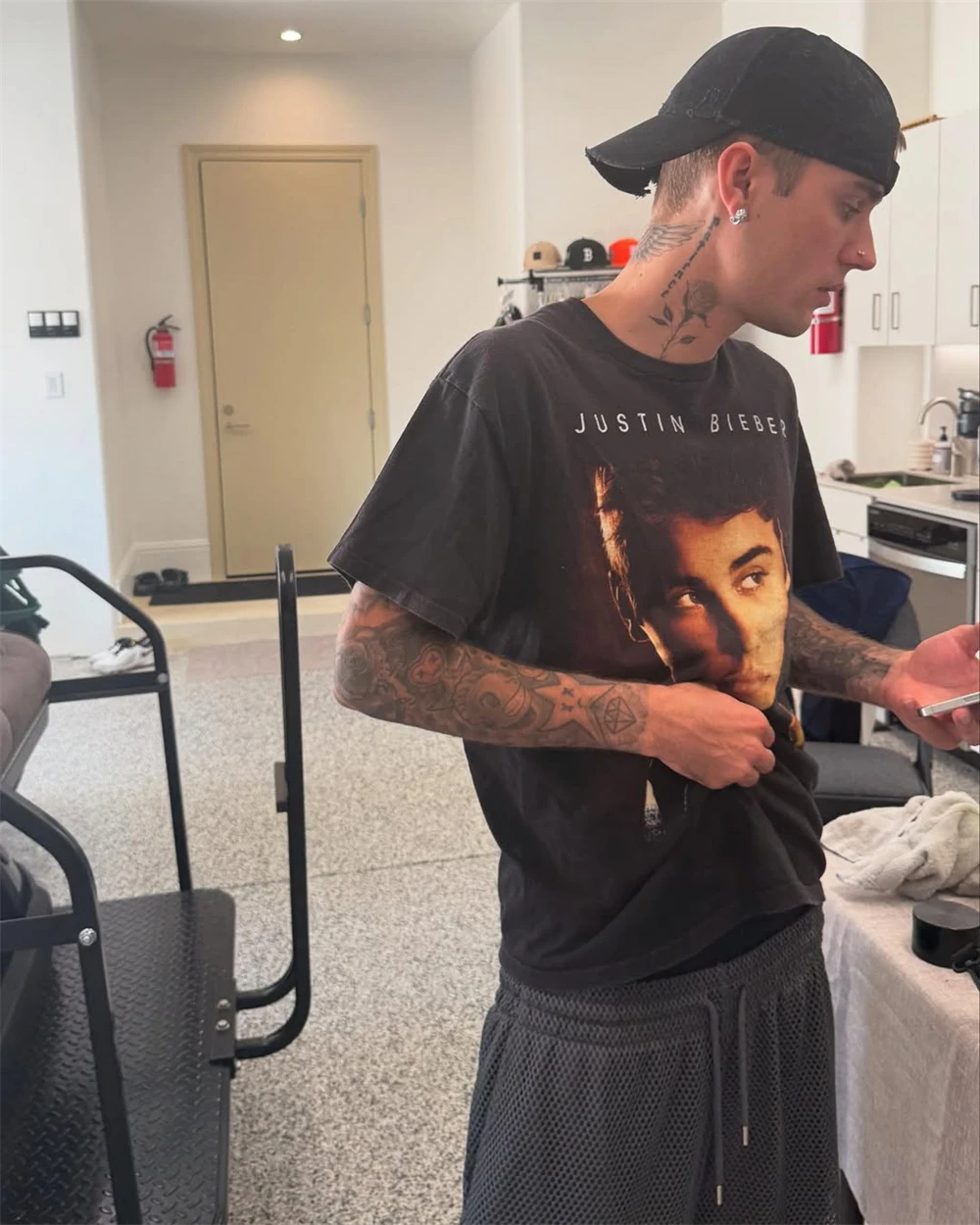 JUSTIN BIEBER 2012-2013 BELIEVE TOUR NEW VINTAGE T-SHIRT Men