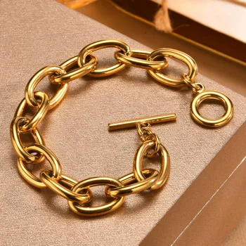 Gold Toggle Chain Bracelet 1
