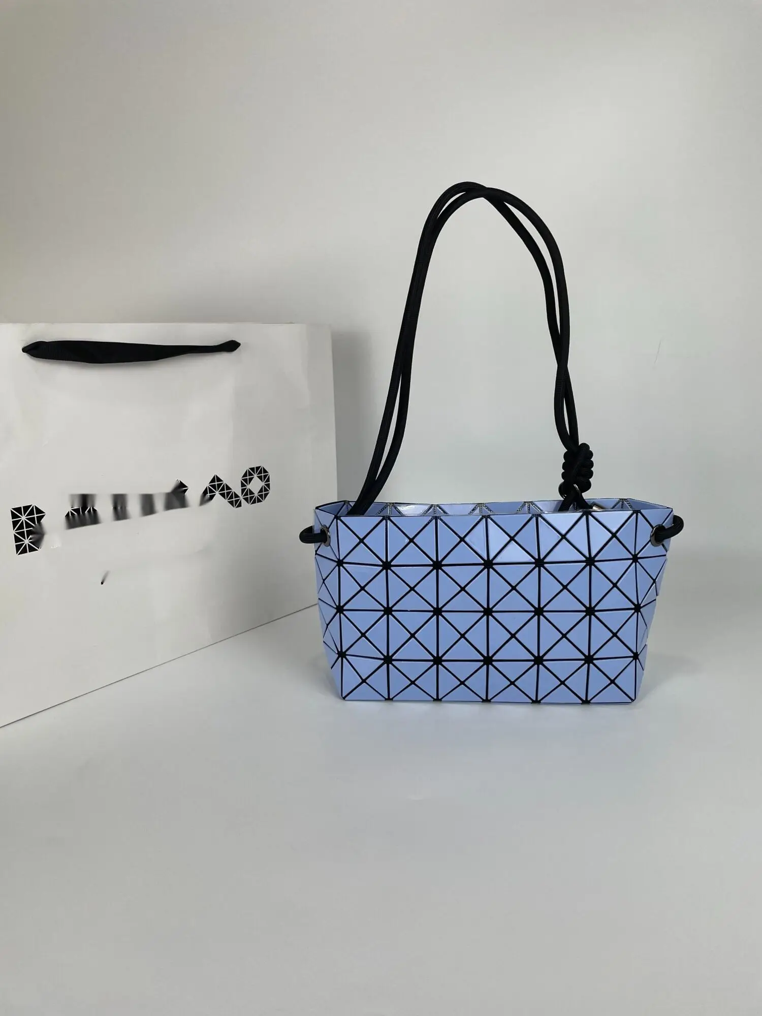 160 Miyake Life April Nuovo cordoncino a tracolla a spalla singola, panino al tofu Cambiando casualmente la forma di una borsa rettangolare a forma di scatola, un_voghion.com