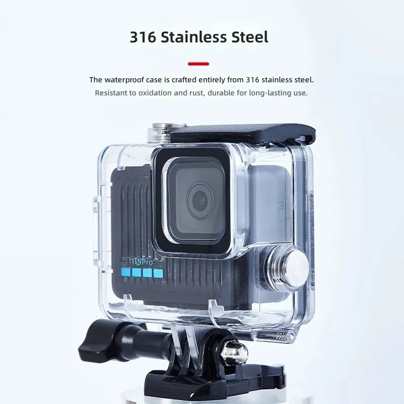 Étui sous-marin GoPro Hero 4K 60M immergé dans l'eau avec éclaboussures sur le verre