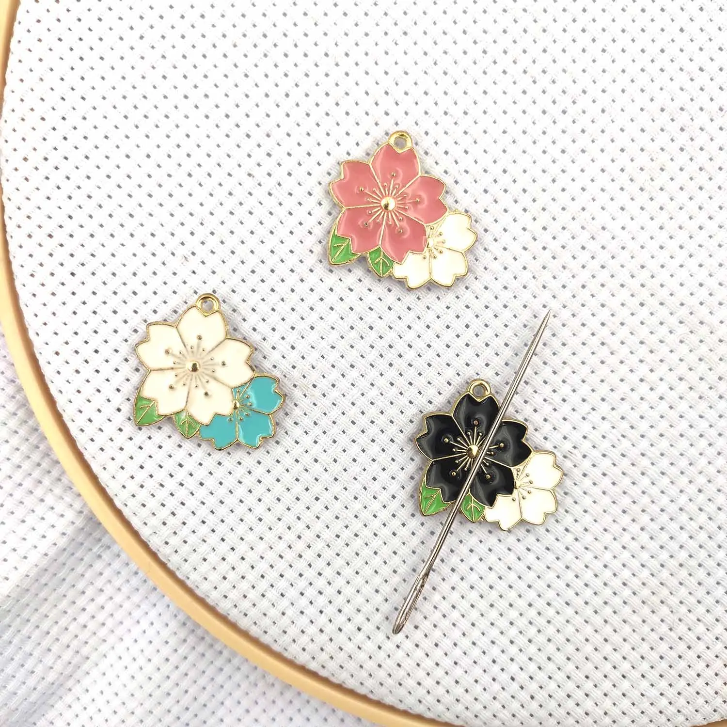Needle Minder Magnets Flowers Needle Holder for Sewing Embroidery