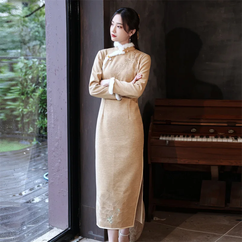 

Cheongsam winter long embroidered thick woolen dress retro improved old Shanghai girl young style