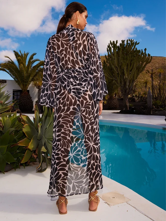 Рисунок 3 - Новинка 2023, купальник с глубоким V-образным вырезом