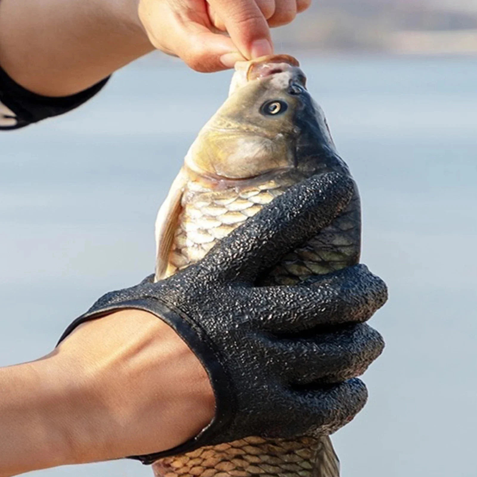 FOCARP 1pc Waterproof Fish Cleaning Gloves with Buckle