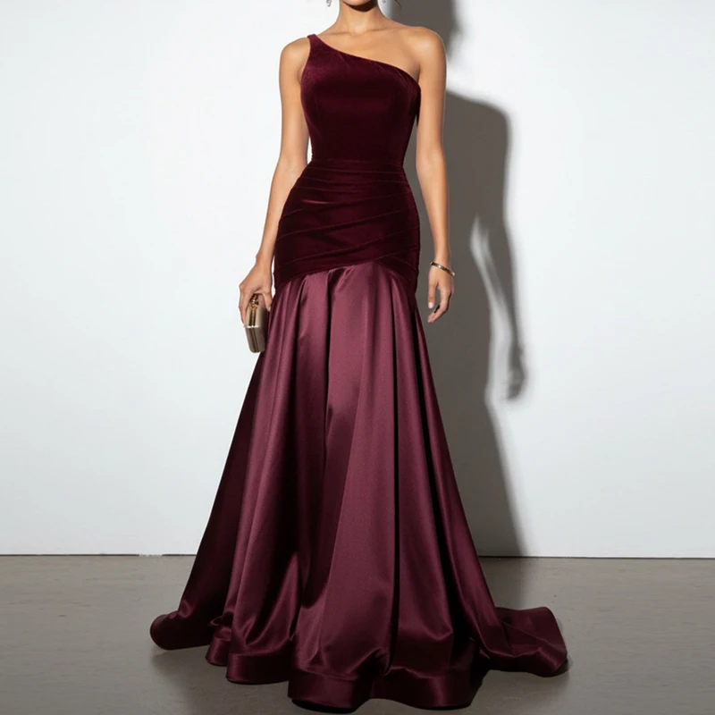 فستان بنفسجي طويل بتصميم كتف واحد وانسدال لامع