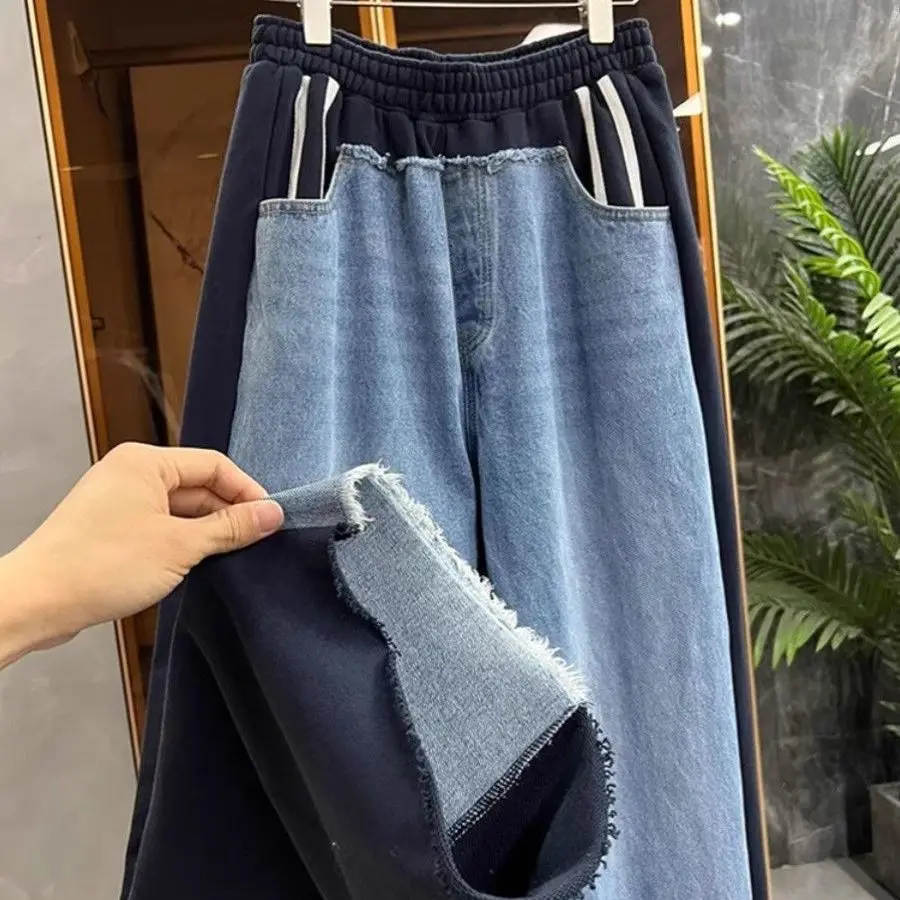 Pantalon large en denim patchwork asymétrique froissé au design original, printemps