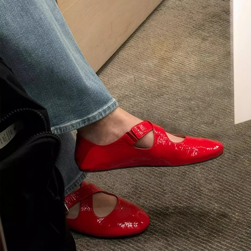 Brand Design Patent Pu Leather Ballet Flats Woman Cross Buckle Strap Mary Jane Shoes Ladies Wrinkle Effect Cut Out Loafers