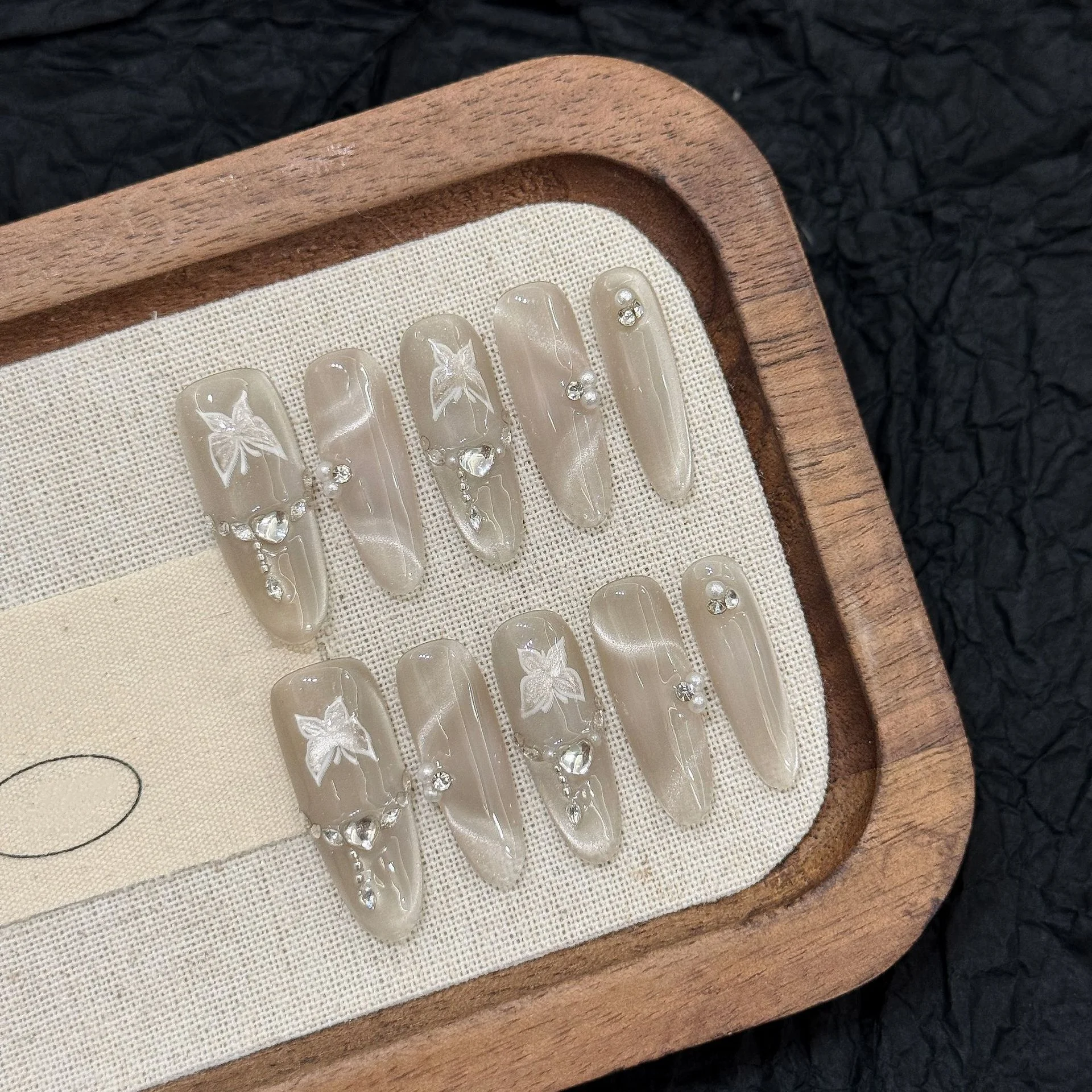 10pcs 긴 타원형 수제 거짓 손톱 팁 고양이 눈 나비 디자인 Argent 가짜 네일 아트 라인 석 손톱 세트에 아몬드 프레스