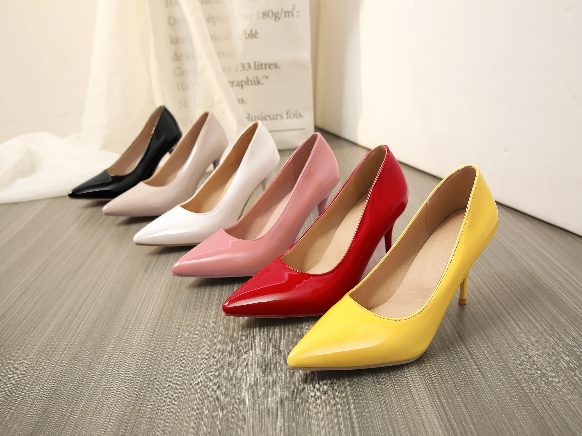 Damenschuhe aus Lackleder mit spitzer Zehenpartie und Stiletto-Absatz, einfarbig, schlicht, neuer Frühling-/Sommer-Stil, vielseitige Partyschuhe – Detail 18