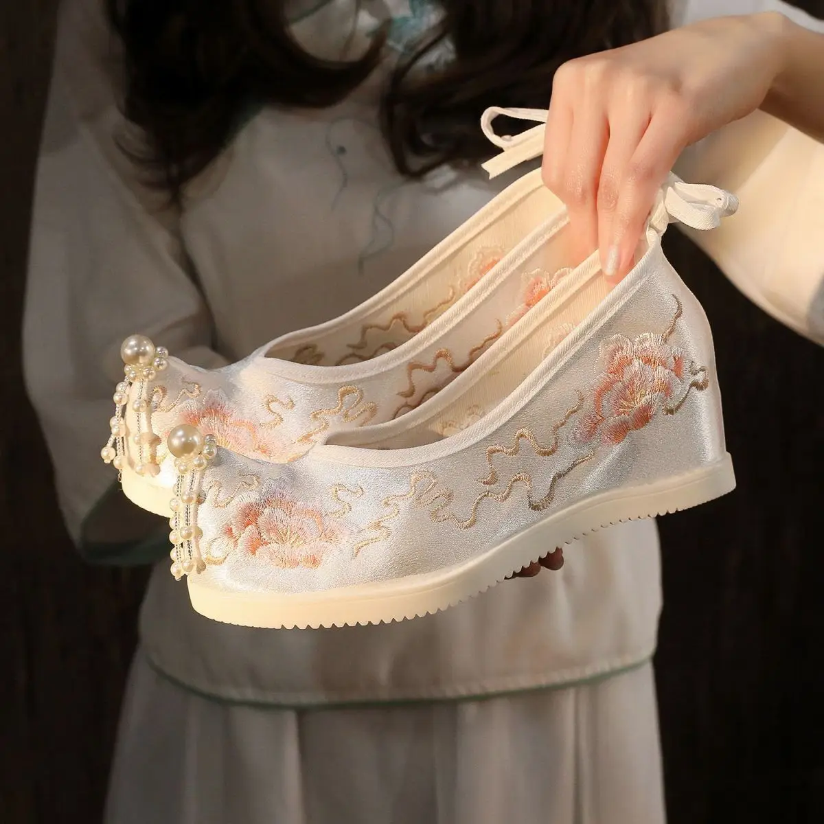 

2023 new chinese style embroidered shoes for women hanfu shoes women elegant hanfu shoes ancient style qipao tangsuits shoes