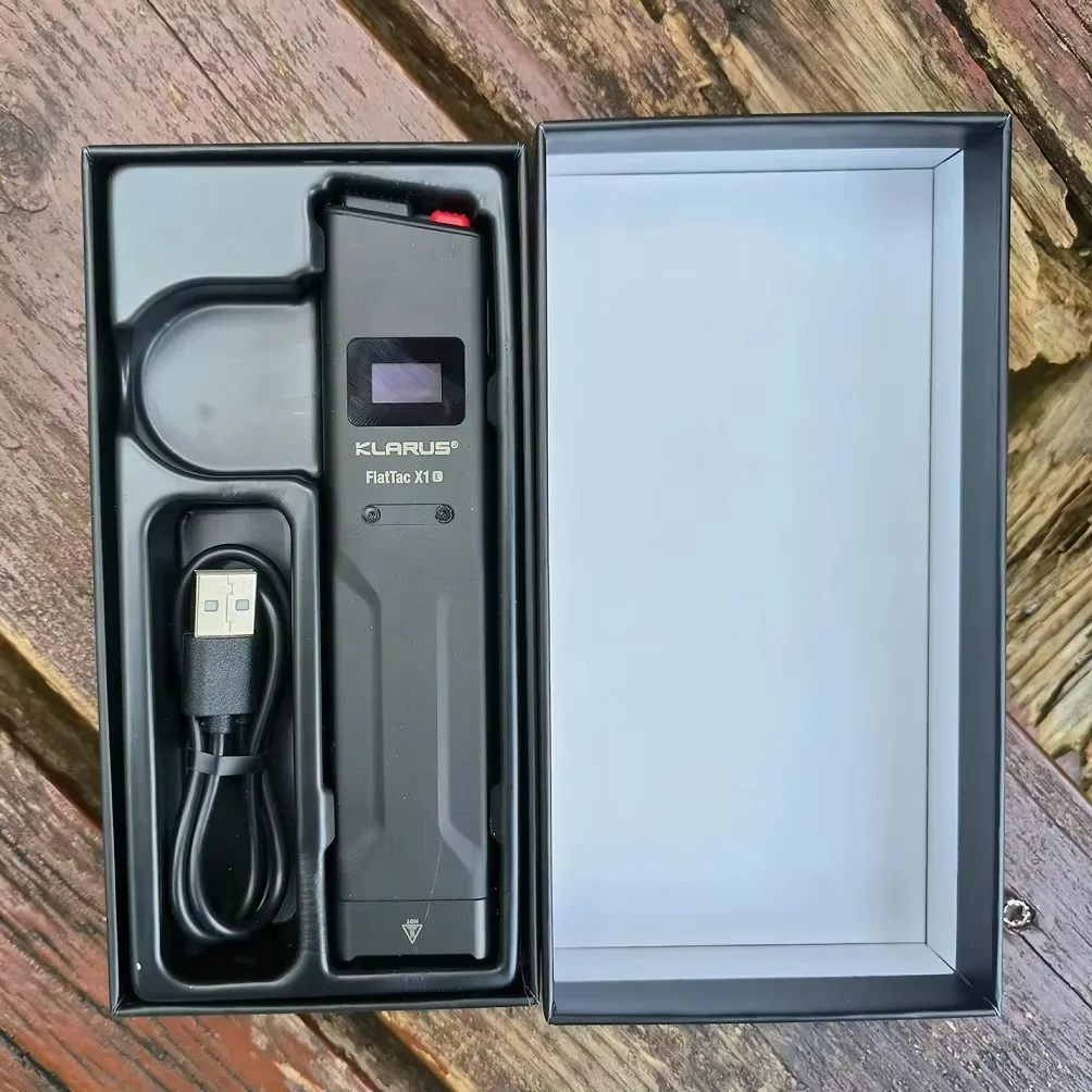 Ultra Thin Tactical Flashlight with Luminus SST 70 LED for Outdoor Emergency