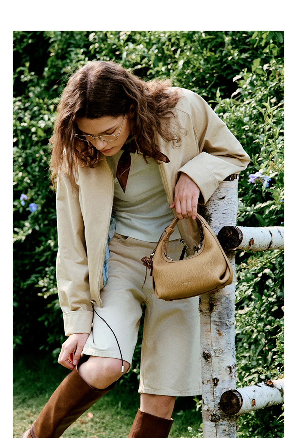 Half moon leather tote, base design