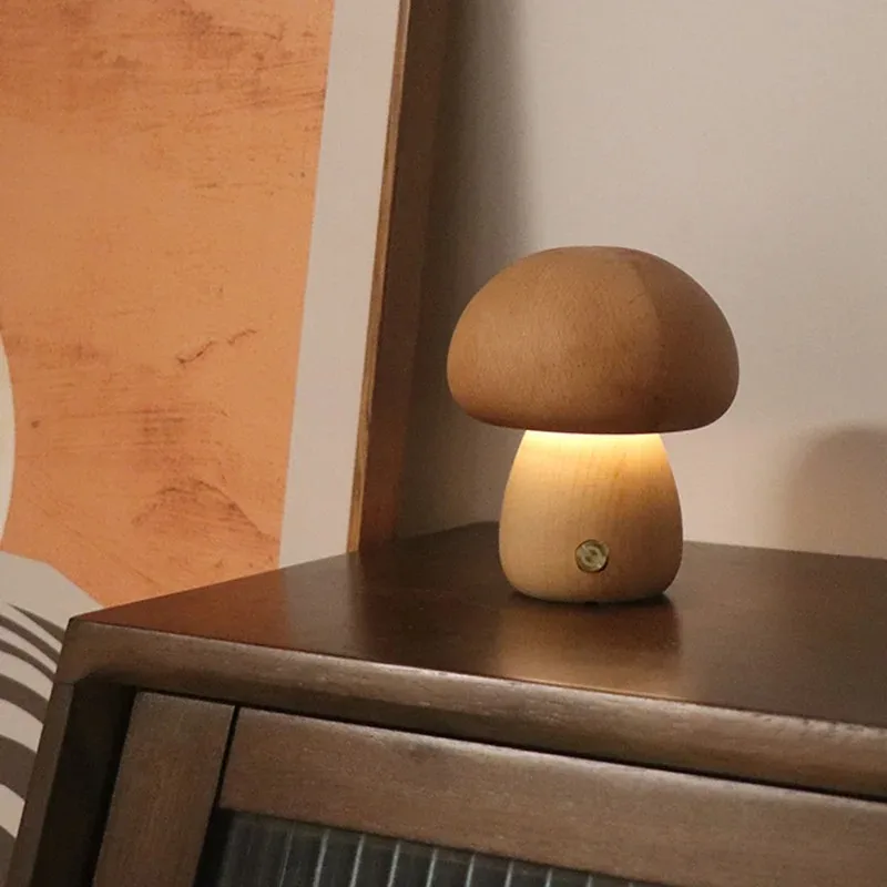 Lampada Notturna A Fungo LED – Luce Bianca Calda Per Comodino, Design Carino E Base In Legno