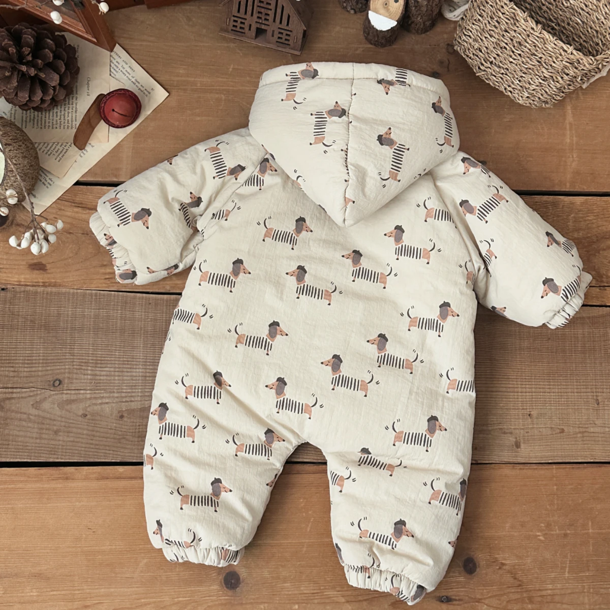 Baby Jungen Mädchen Strampler mit Kapuze Dackel-Stickerei Reißverschluss Plüschgefüttert Neugeborenen Unisex Overalls Winddichter Baby-Schneeanzug – Detail 3
