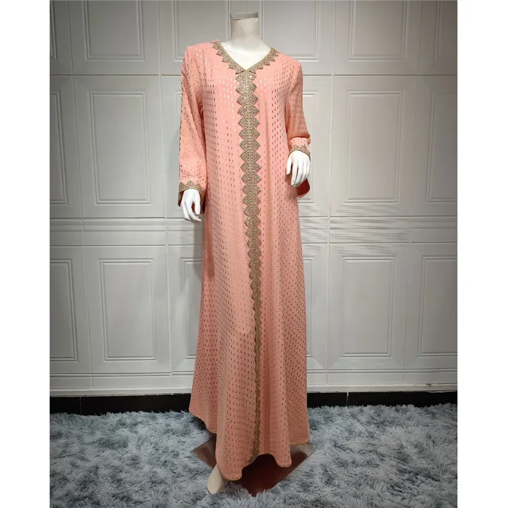 جلابية مغربية ناعمة وأنيقة