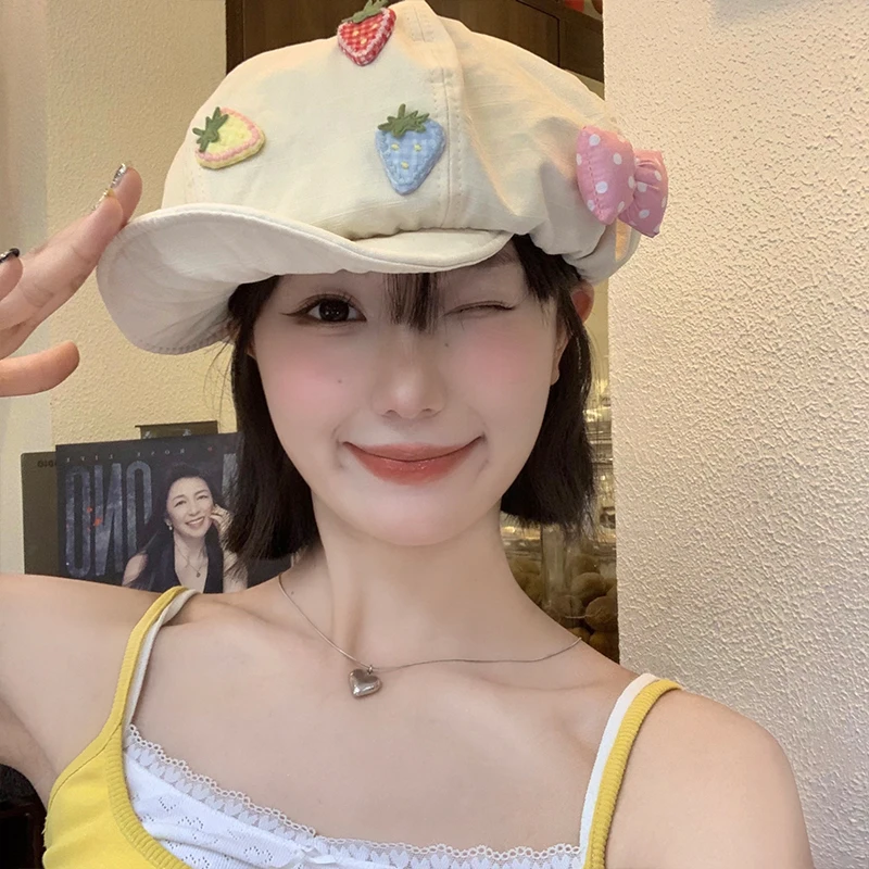 여성용 달콤한 딸기 디자인 레트로 짧은 챙 뉴스보이 모자, 용수철 및 여름 캐주얼, 다목적 자외선 차단 클라우드 베레모