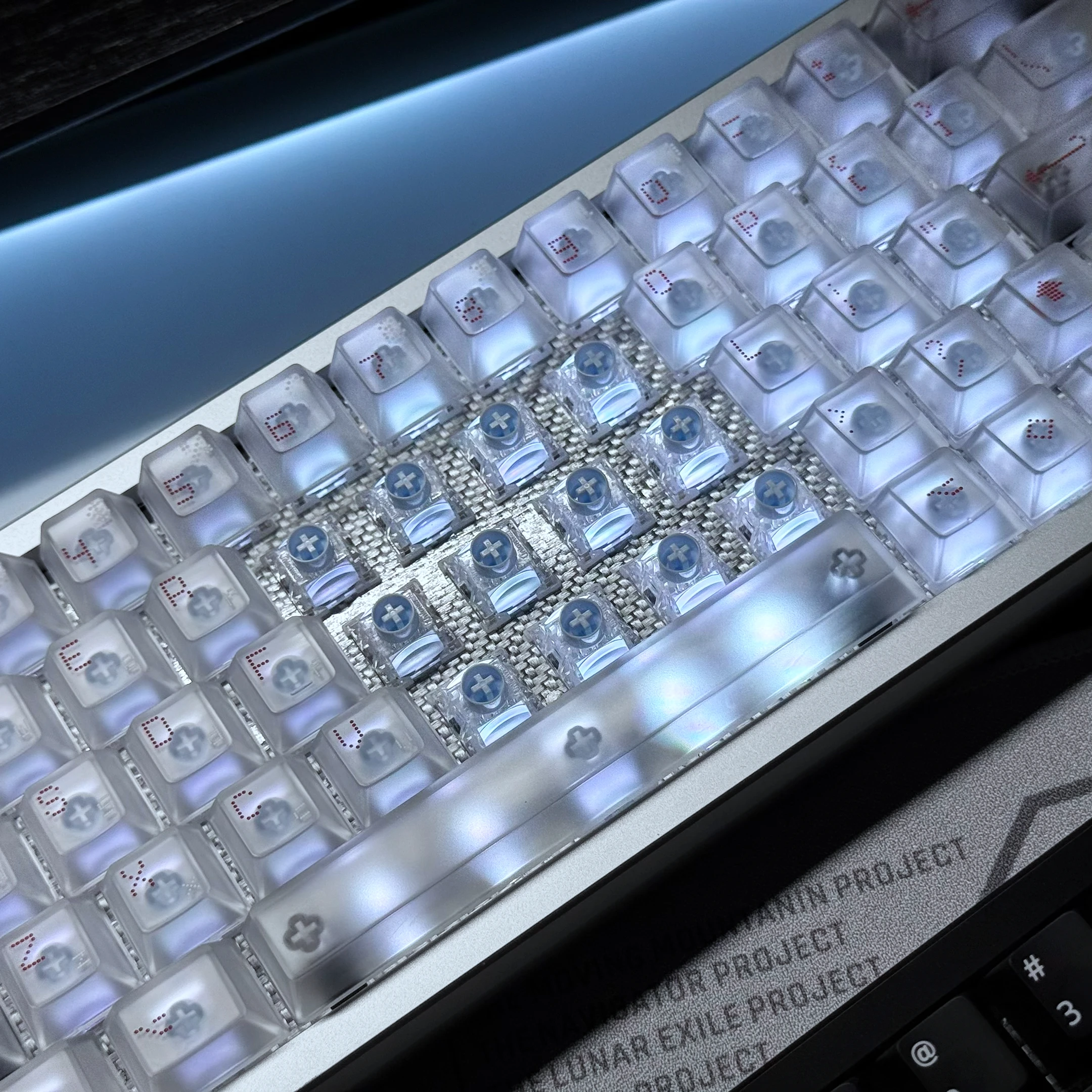 Everglide SU66 자기식 키보드 PCB 0.001 RT 총 174개의 RGB LED, 스파클링크 600Mhz 고속 MCU로 구동, GH60 케이스 지원