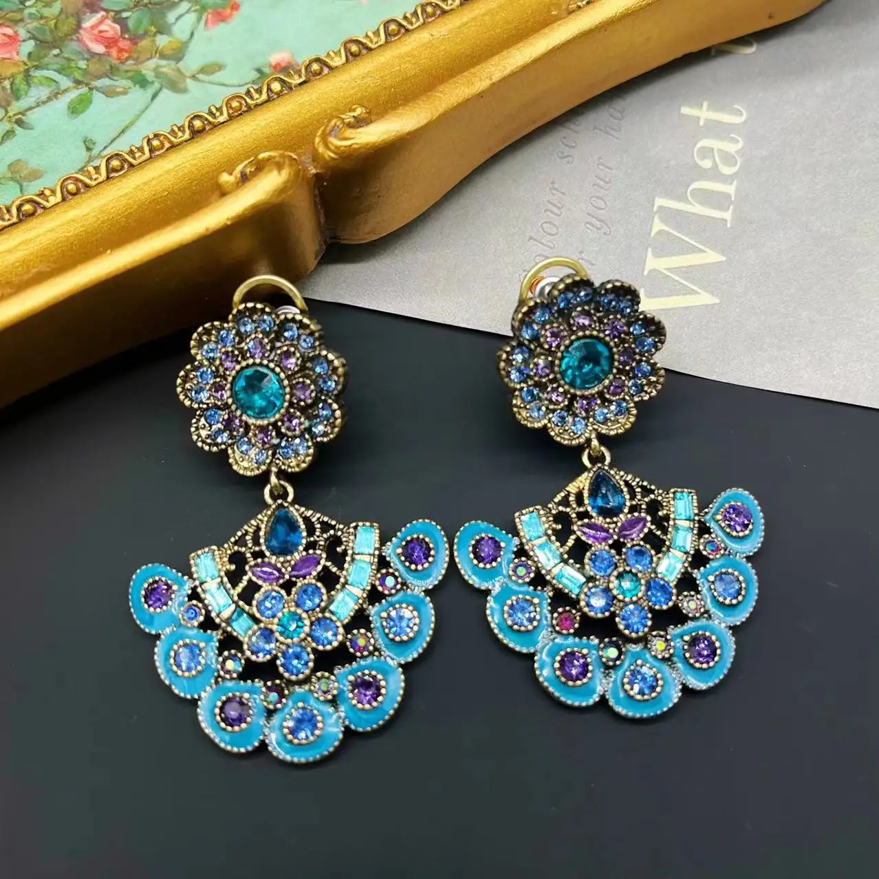 

Женские украшения для сережек, серьги со сверкающими бриллиантами в форме цветов в стиле ретро, дворец, модные, элегантные и изысканные серьги под старину