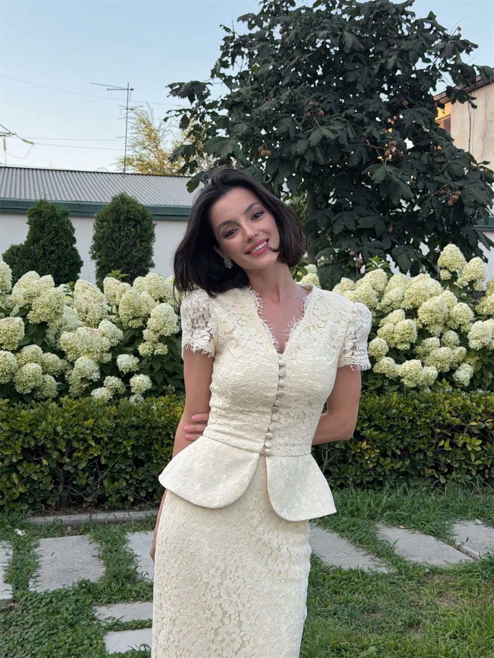Kyoto Customized Beige Lace V‑Neck Button Decoration Wedding Dress Short Sleeve Vestidos De Noche Straight Robe De Mariée 2026