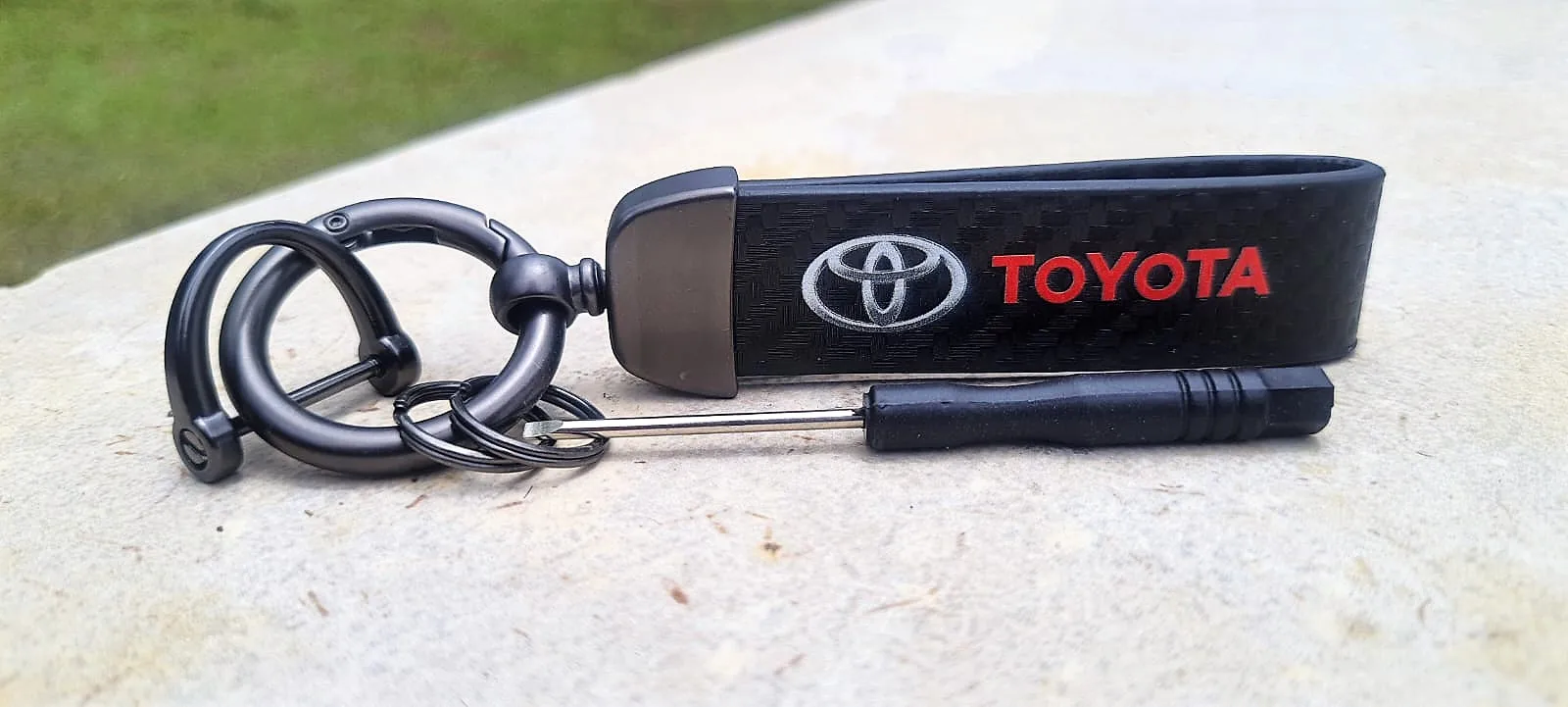 Toyota-Hilux-RAV4-Fielder-Corolla-Cross-Luxury-S-Keychain.jpeg