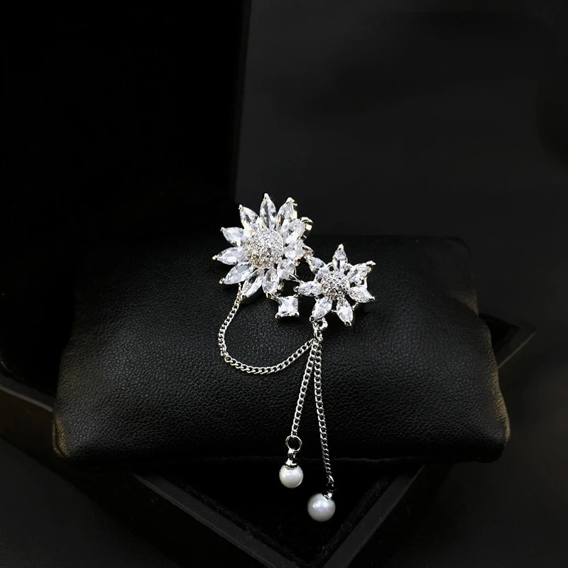 Special High-End Rhinestone Zircon Brooch Sunflower Tassel Corsage Coat Dress Pin Accessories Women's Flower Neckline Pins Gifts