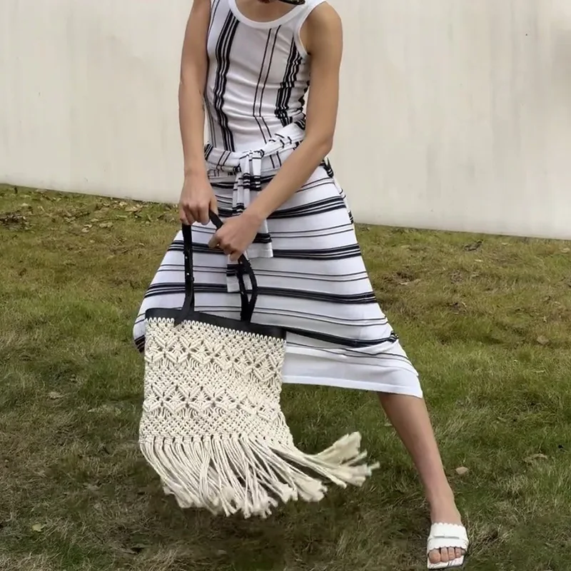 Handmade braided bag 2025 new cotton thread braided bohemian one-shoulder tassel bag fashion ladies hand-held vacation beach bag