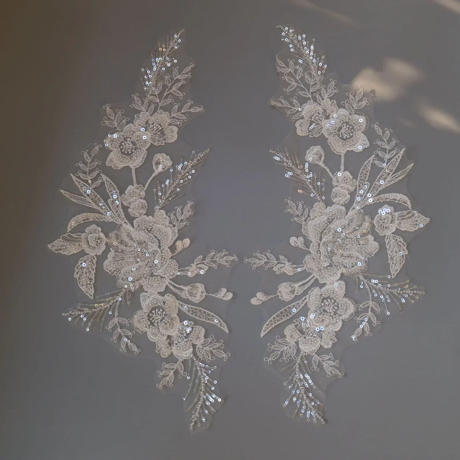 Wing Appliques Raw white beaded embroidered lace appliques wedding dresses Rhinestone applique patches Embroidery parches ropa