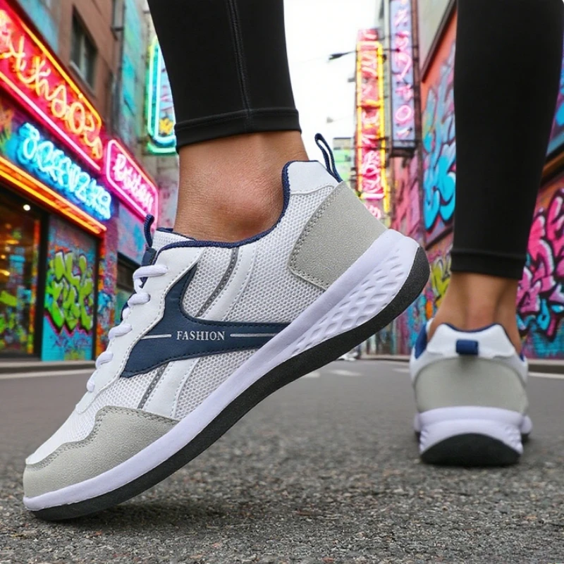 أحذية نسائية من جلد البولي