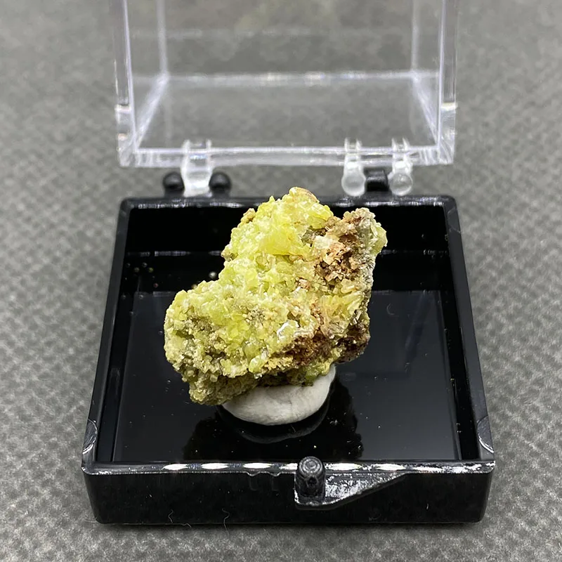100% natural pyromorphite original stone mineral specimen cured crystal gem collection. +Box size：35*35*35mm