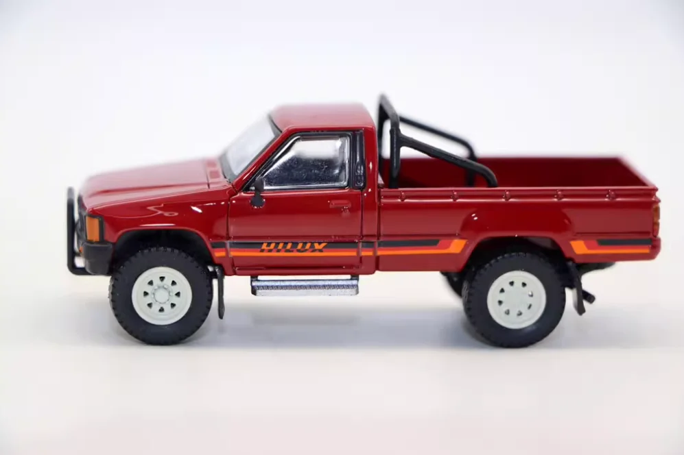 Para64 1:64 1984 Hilux Pickup Truck Simulation Alloy Car Model Gifts Decoration Collection Toys Static Display 13 Sa2962afbc4aa46deadb061da26d6c144D