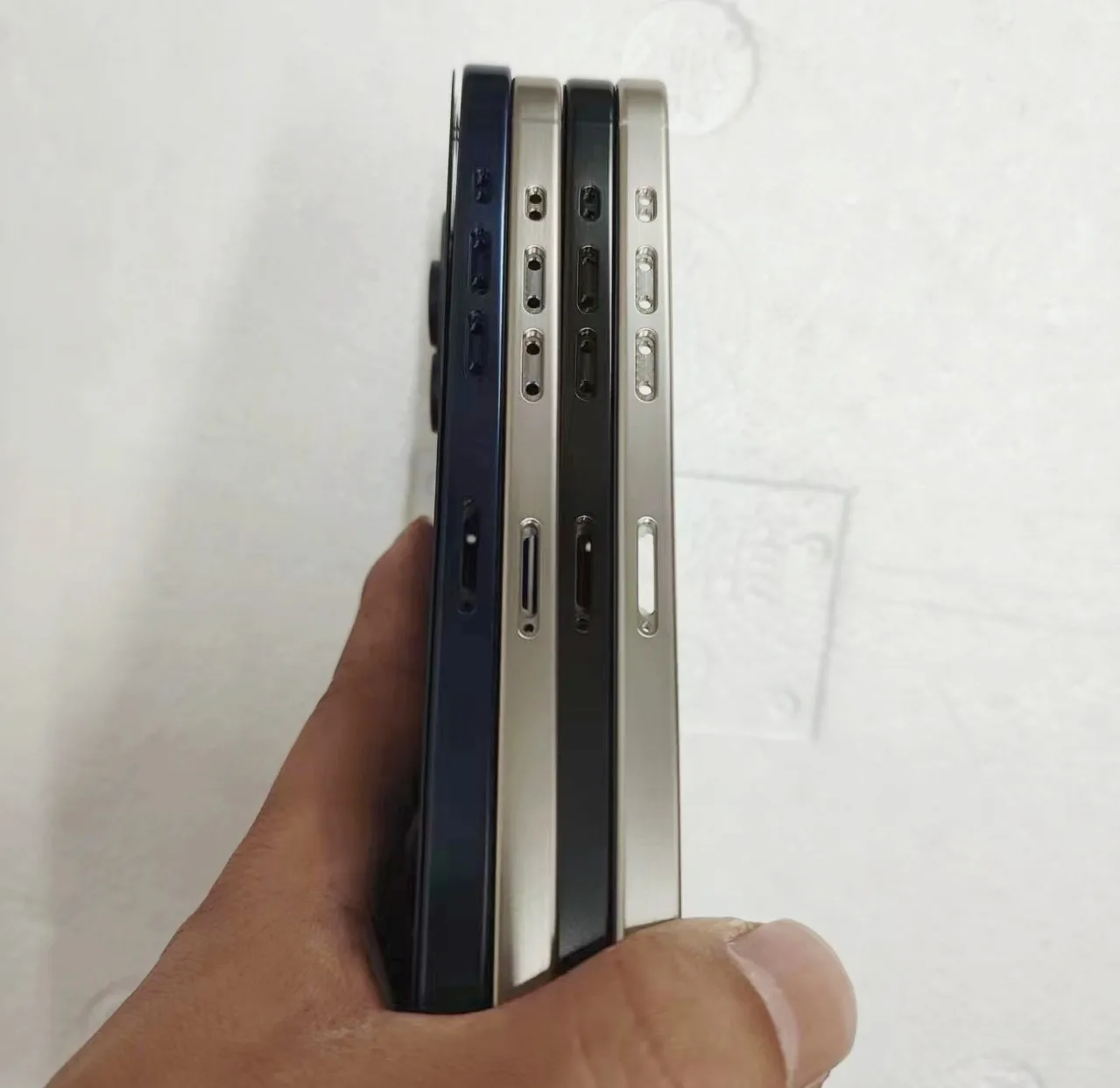 اطار كامل مع الجرم الداخلي والغطاء الخلفي للأيفون...