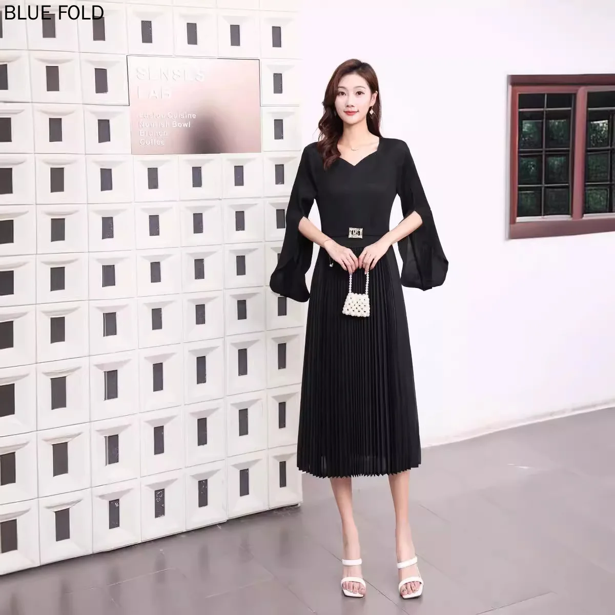 

Miyake Summer New Pleated V-neck Slit Bell Sleeve Solid Color Fashionable and Elegant Slim Fit Women's Dress PLEATS Vestido Robe