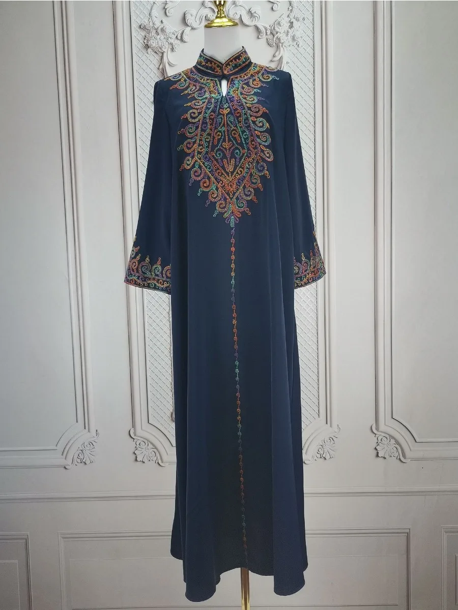 جلابية كحلي بتطريز شرقي ملون