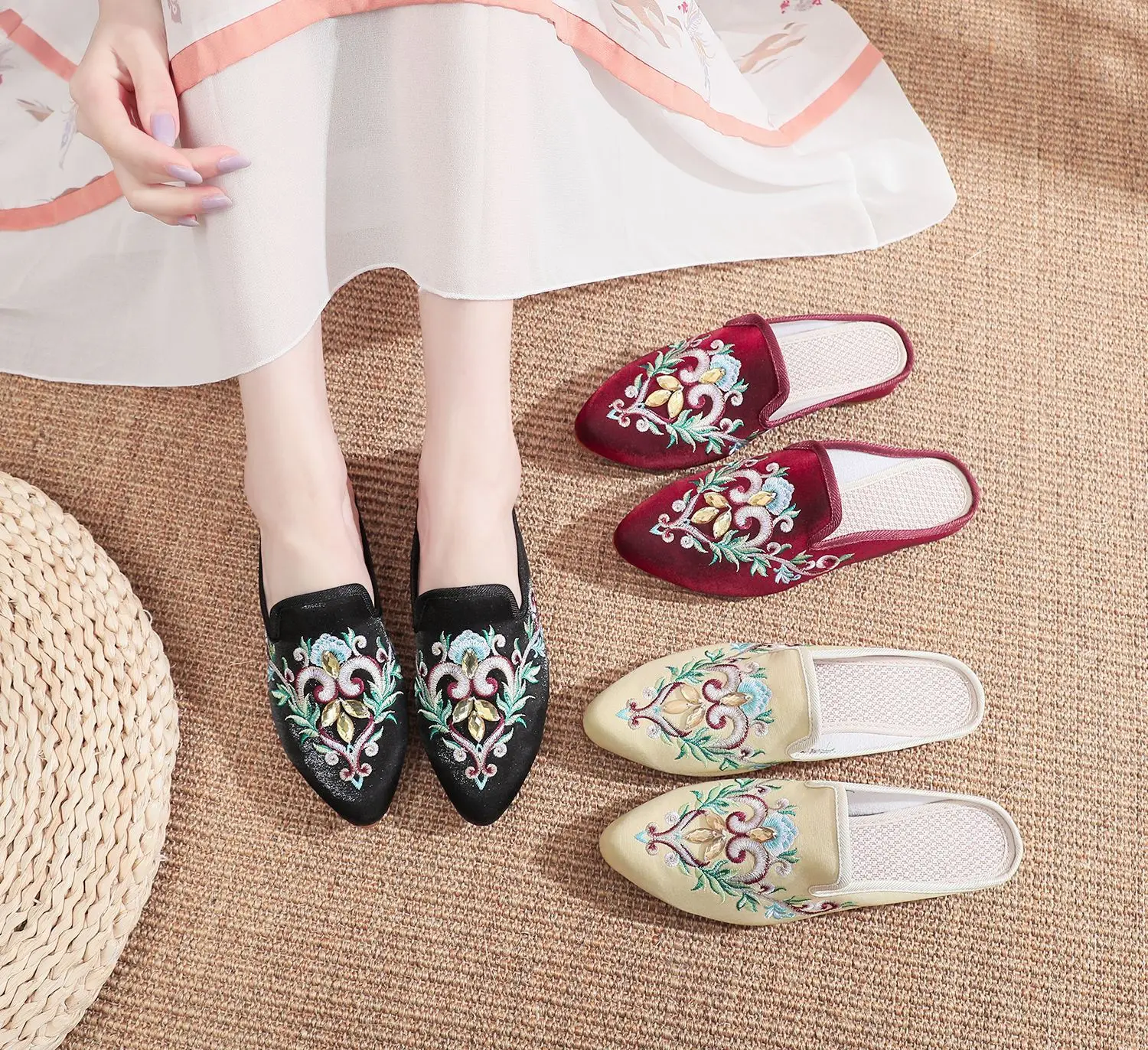 

Bling Decor Women Silk Cotton Embroidered Pointy Toe Flat Mules Femme Comfortable Casual Slippers Ladies Summer Shoes Flats